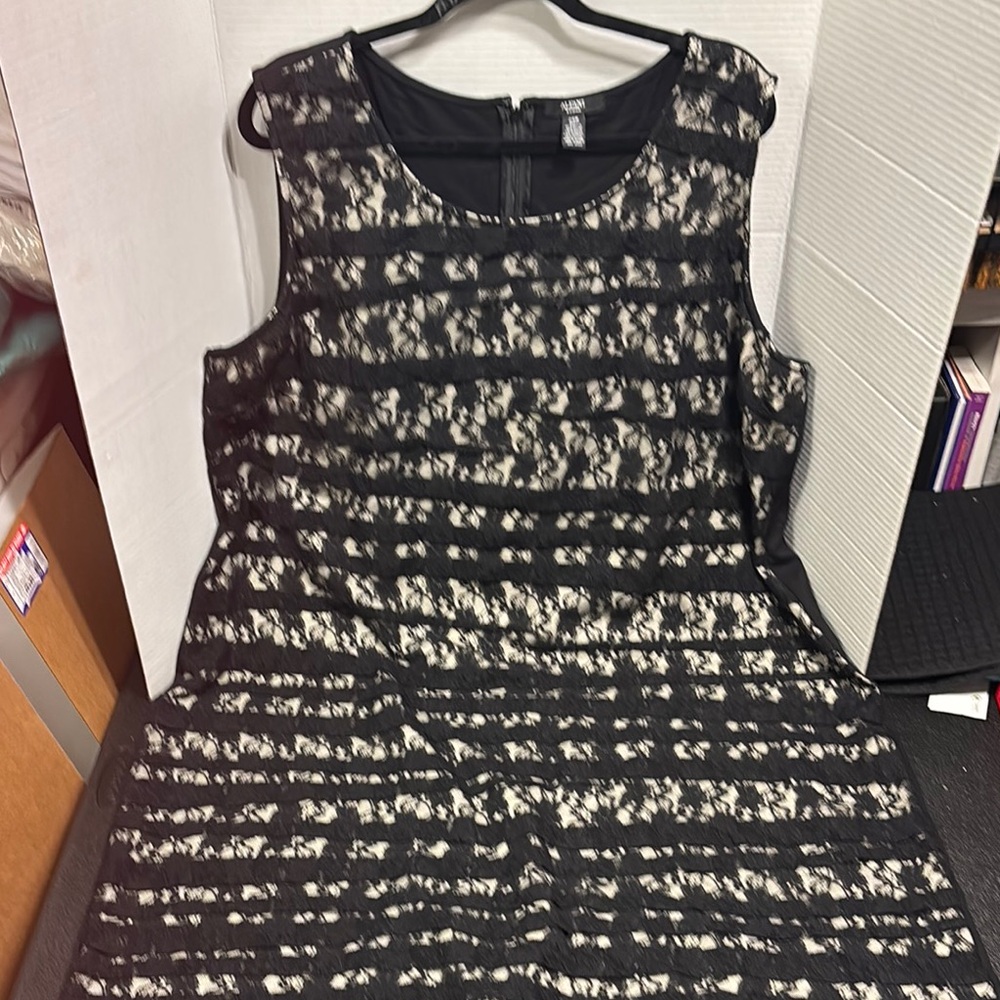 Alfani Elegant Black and Cream Lace Dress size 24W